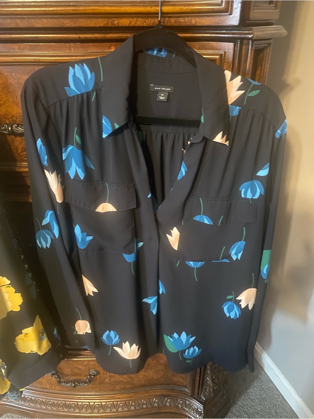Ann Taylor floral tulip camp popover blouse